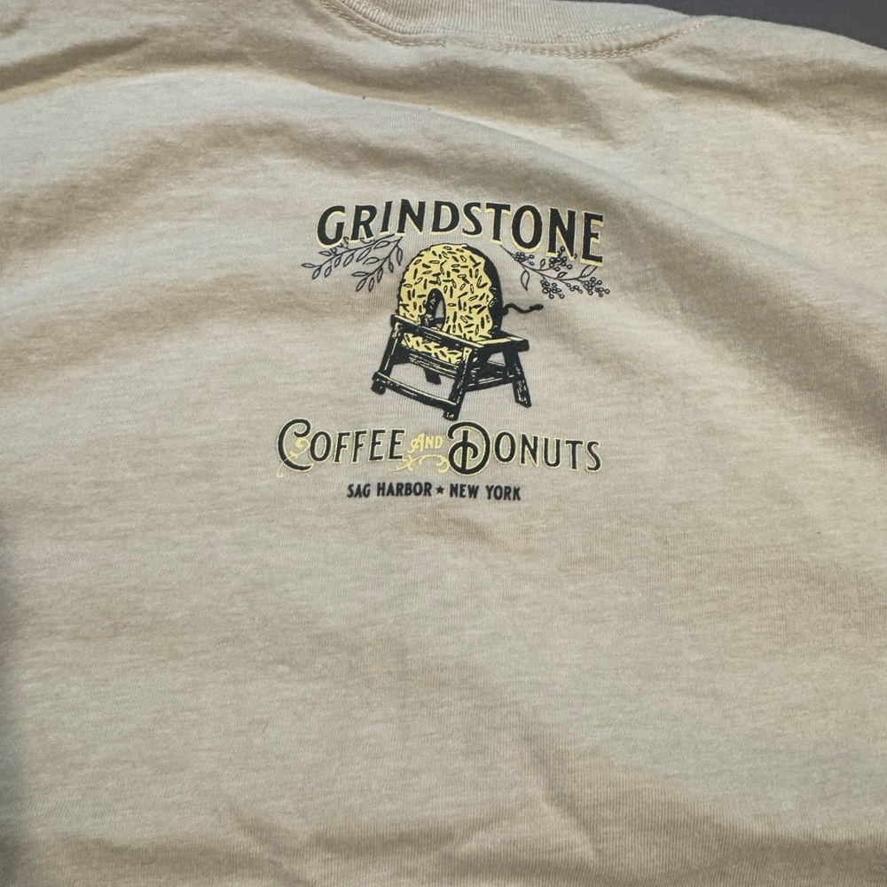 Preowned tee - Picture 4 of 5